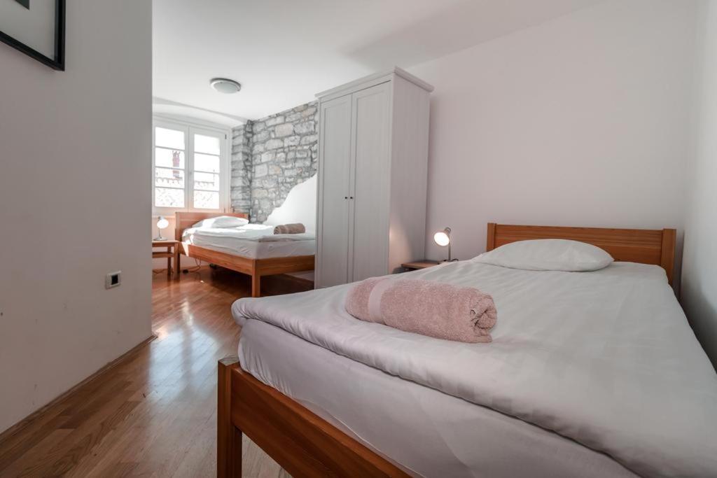 Apartments Artemus Music Piran Buitenkant foto