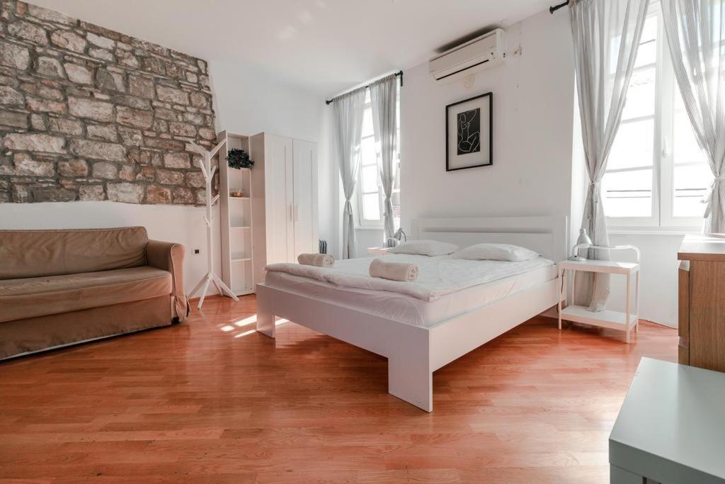 Apartments Artemus Music Piran Buitenkant foto